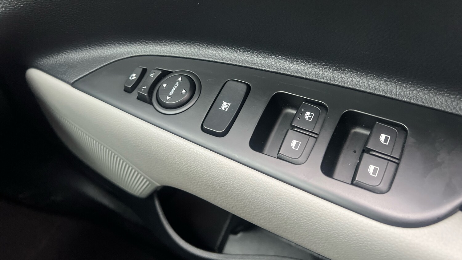 Used Kia Stonic 2023 for sale - 77517443: Photo 26