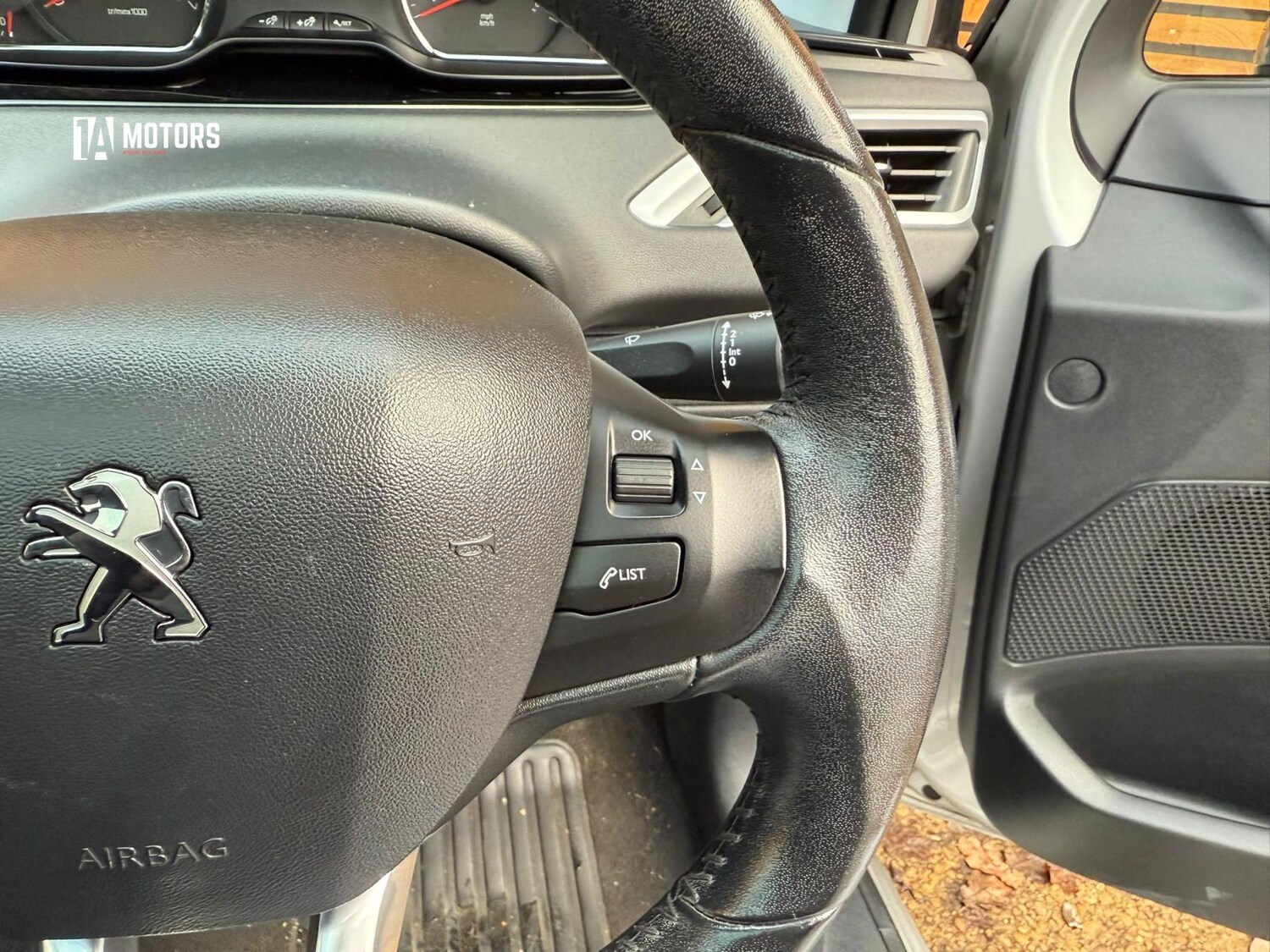 Used Peugeot 208 2014 for sale - 77453770: Photo 18