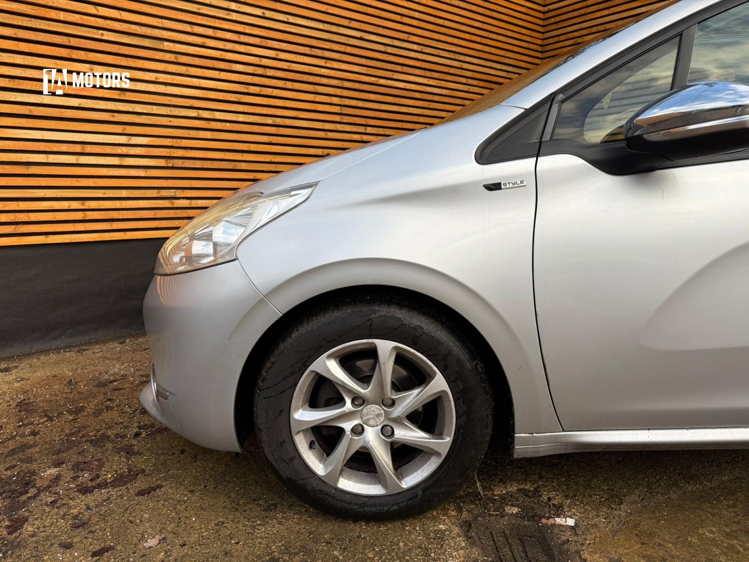 Used Peugeot 208 2014 for sale - 77453770: Photo 8