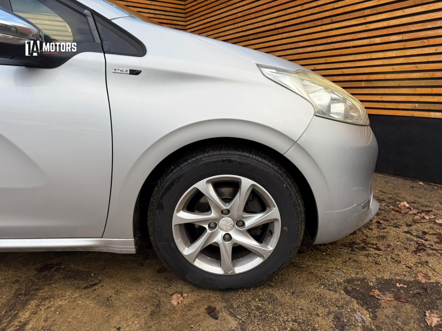 Used Peugeot 208 2014 for sale - 77189618: Photo 12