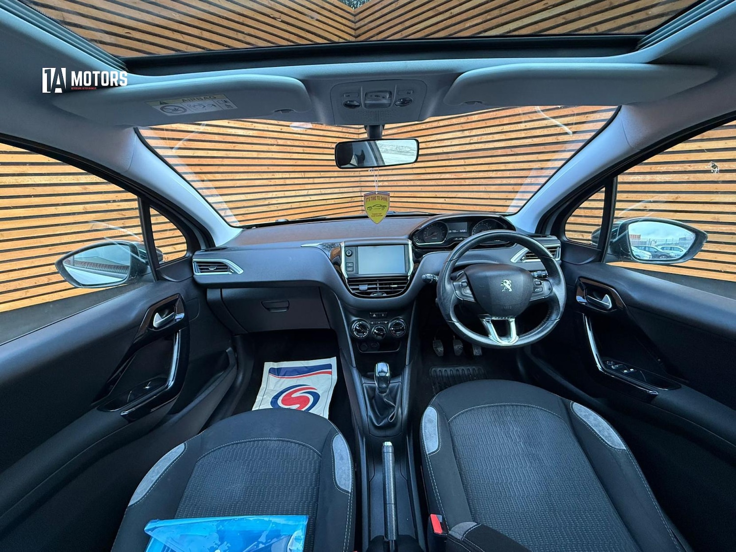 Used Peugeot 208 2014 for sale - 77189618: Photo 15