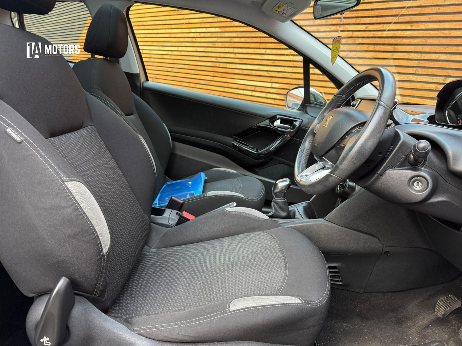 Used Peugeot 208 2014 for sale - 77189618: Photo 16