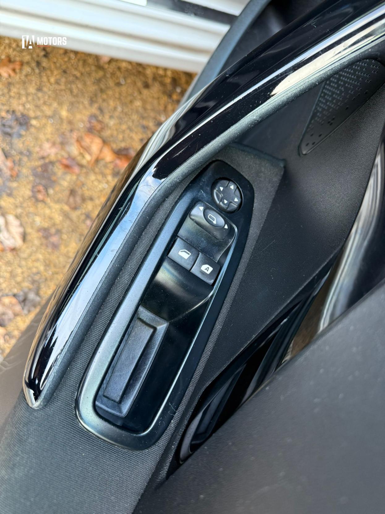 Used Peugeot 208 2014 for sale - 77189618: Photo 19