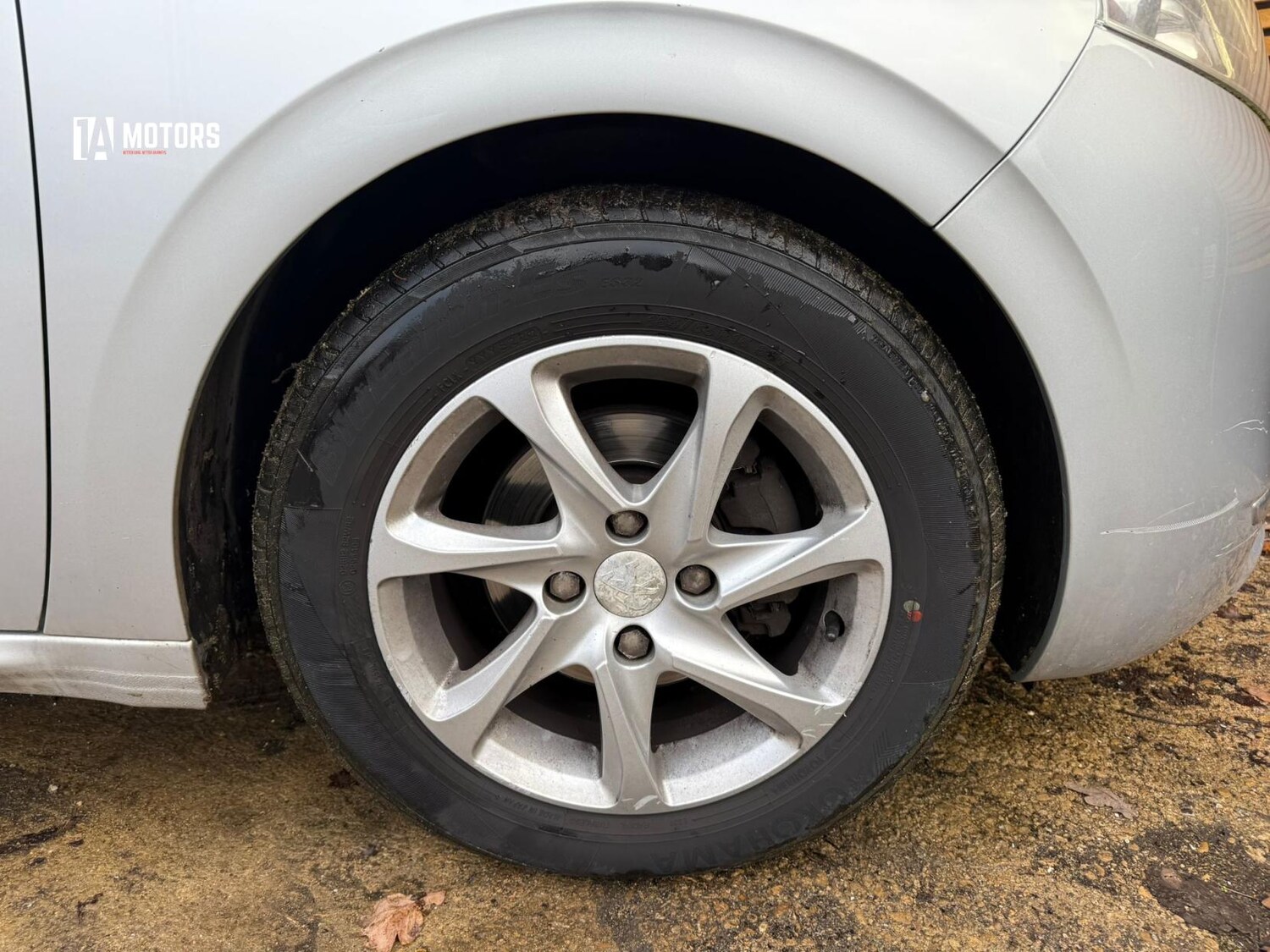 Used Peugeot 208 2014 for sale - 77189618: Photo 7