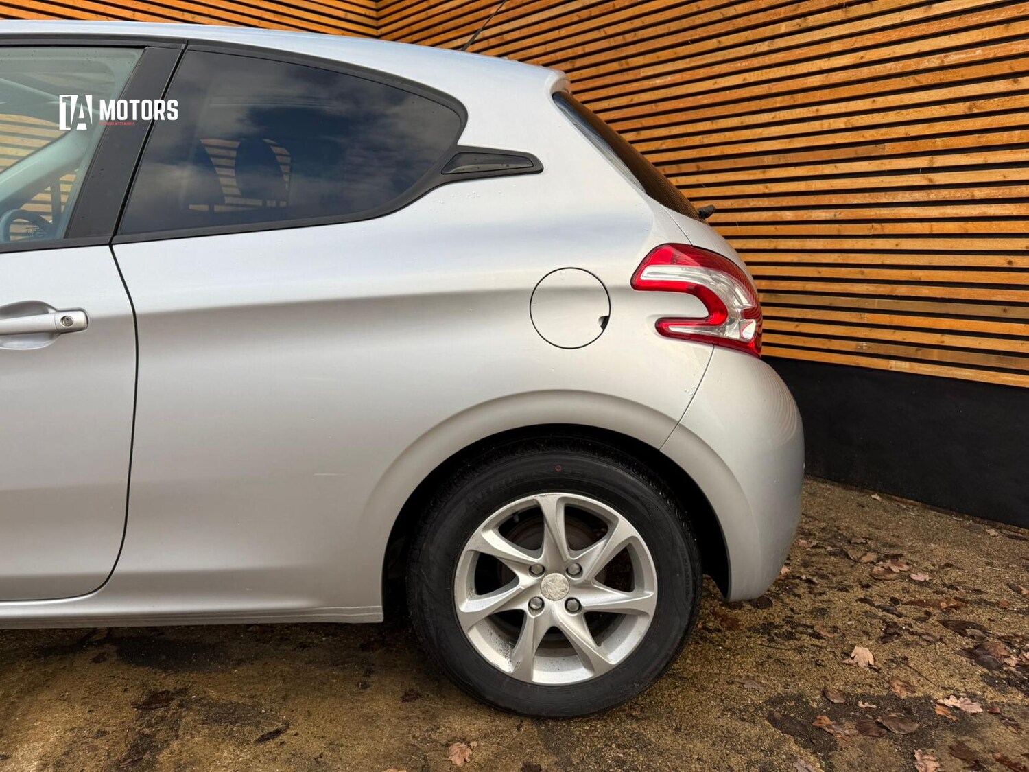 Used Peugeot 208 2014 for sale - 77189618: Photo 9