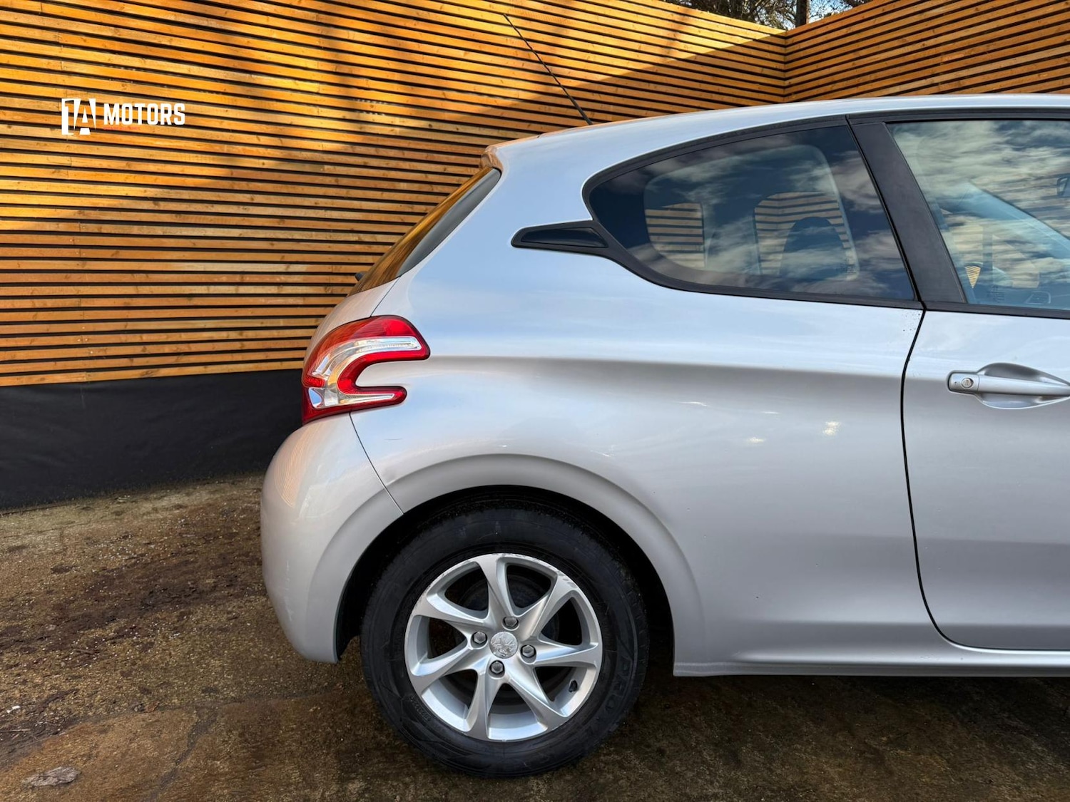 Used Peugeot 208 2014 for sale - 77189616: Photo 11