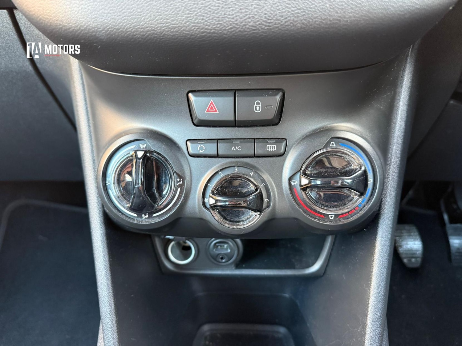 Used Peugeot 208 2014 for sale - 77189616: Photo 24