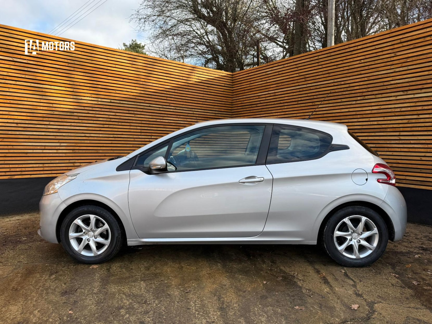 Used Peugeot 208 2014 for sale - 77453757: Photo 3
