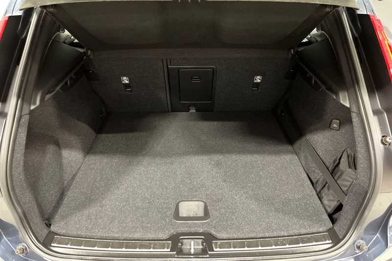 Used Volvo XC40 for sale - 77310300: Photo 25