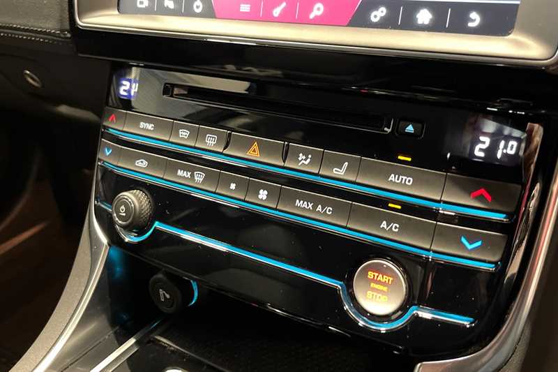 Used Jaguar XE 2018 for sale - 76525276: Photo 15