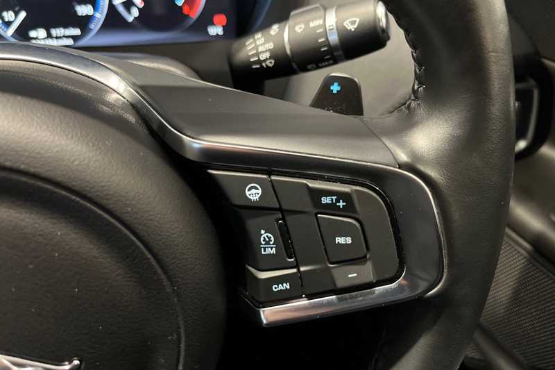 Used Jaguar XE 2018 for sale - 76525276: Photo 22