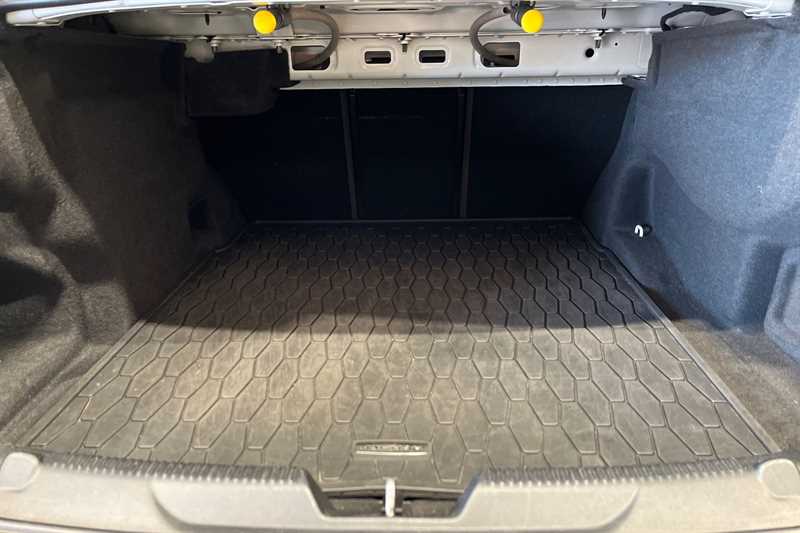 Used Jaguar XE 2018 for sale - 76525276: Photo 25