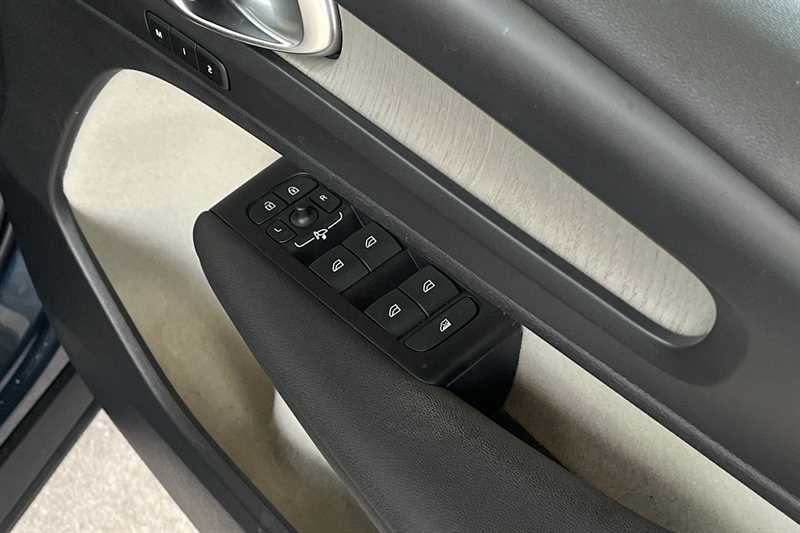 Used Volvo XC40 for sale - 76857908: Photo 16