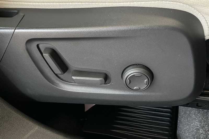 Used Volvo XC40 for sale - 76857908: Photo 26