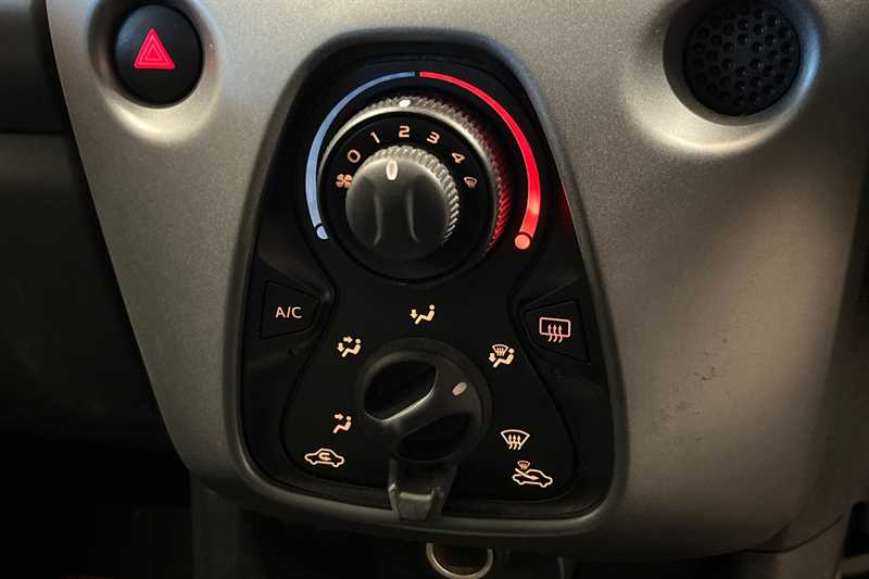 Used Toyota AYGO 2018 for sale - 77943972: Photo 15