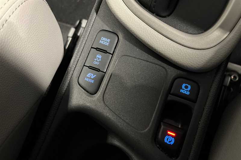 Used Toyota Yaris 2023 for sale - 77402719: Photo 41