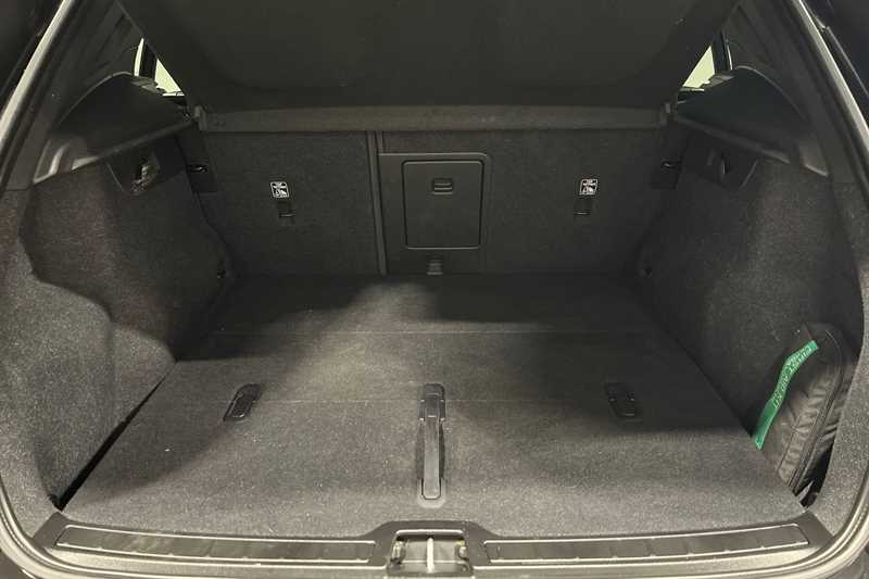 Used Volvo XC40 for sale - 76858243: Photo 25