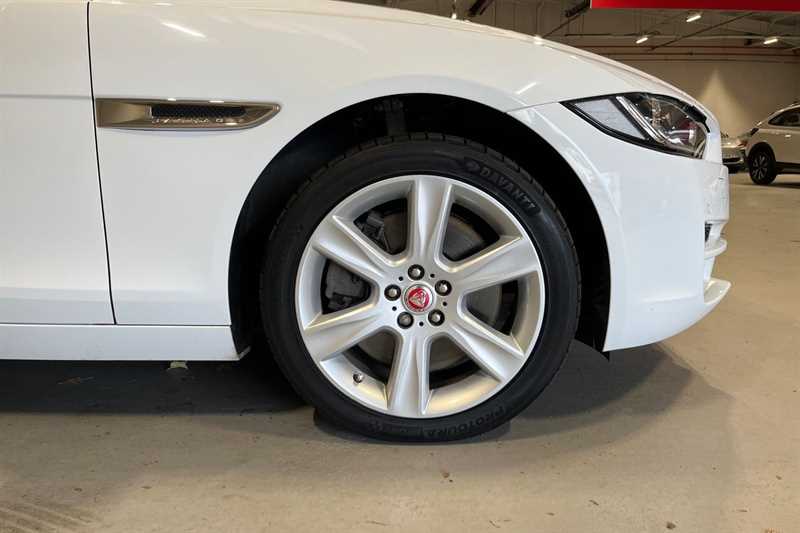 Used Jaguar XE 2018 for sale - 76462959: Photo 9