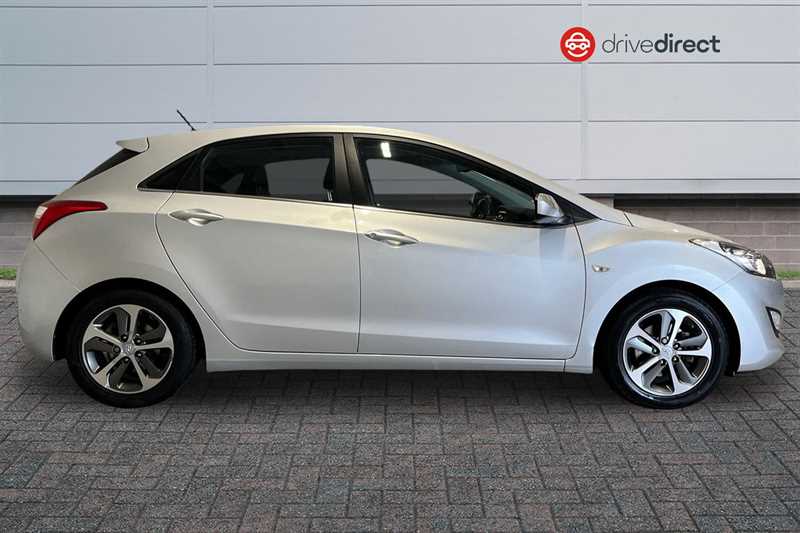 Used Hyundai i30 2015 for sale - 77914529: Photo 2