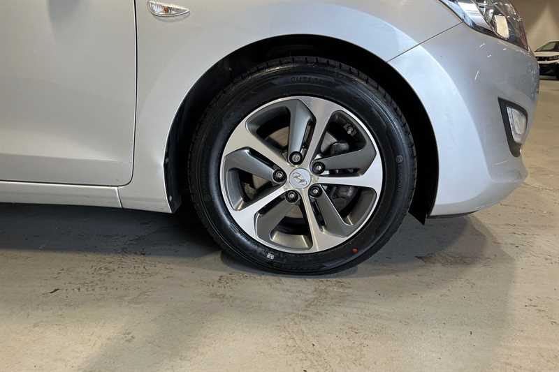 Used Hyundai i30 2015 for sale - 77914529: Photo 9