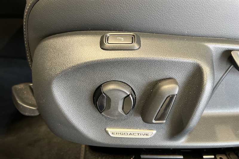 Used Volkswagen Passat for sale - 76930460: Photo 42