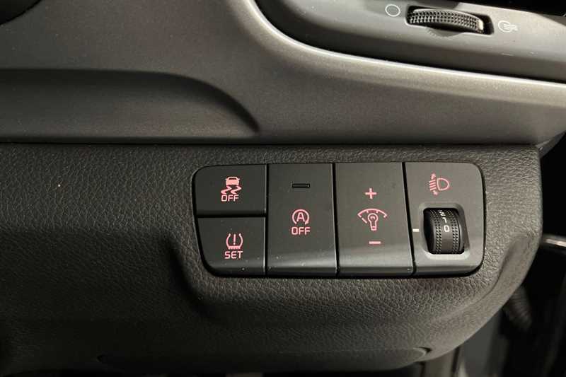 Used Kia Stonic 2023 for sale - 77699937: Photo 26