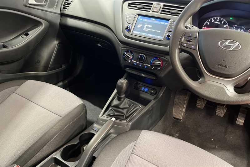 Used Hyundai i20 2018 for sale - 76504124: Photo 14