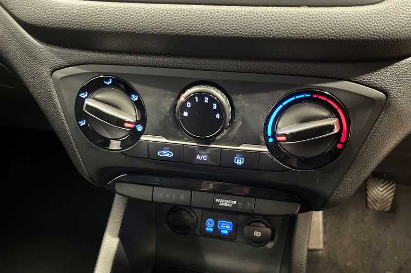 Used Hyundai i20 2018 for sale - 76504124: Photo 15