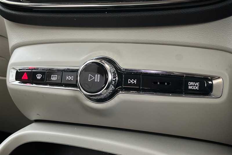 Used Volvo XC40 2022 for sale - 76530046: Photo 40