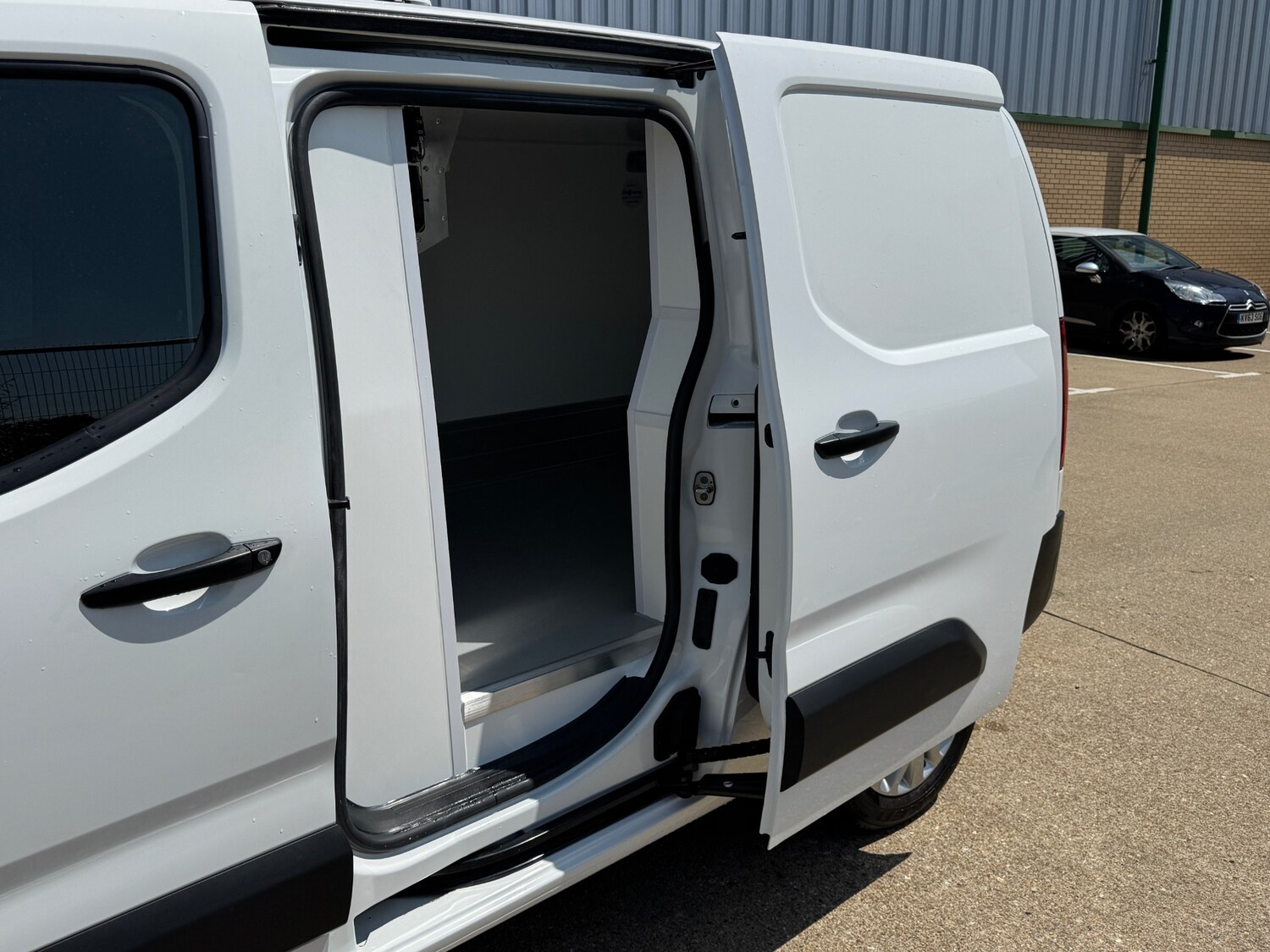 Used Peugeot Partner 2020 for sale - 77744332: Photo 11