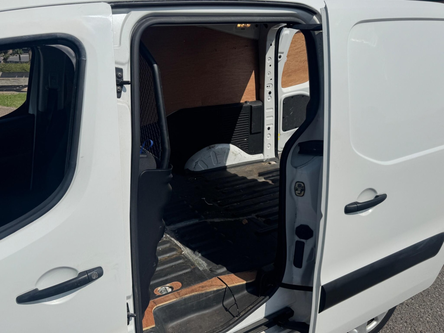 Used Peugeot Partner 2017 for sale - 77352041: Photo 13