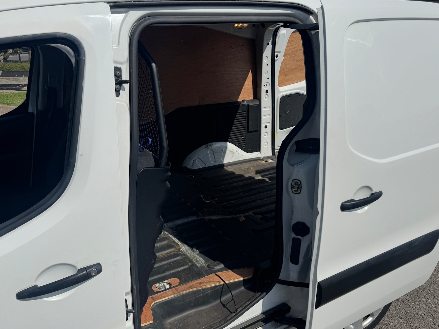 Used Peugeot Partner 2017 for sale - 77689323: Photo 14