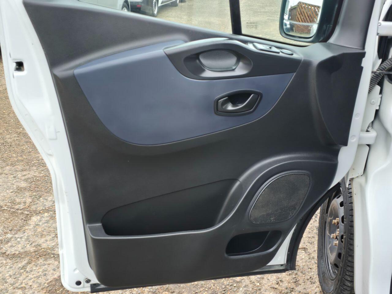 Used Vauxhall Vivaro 2017 for sale - 77456237: Photo 14