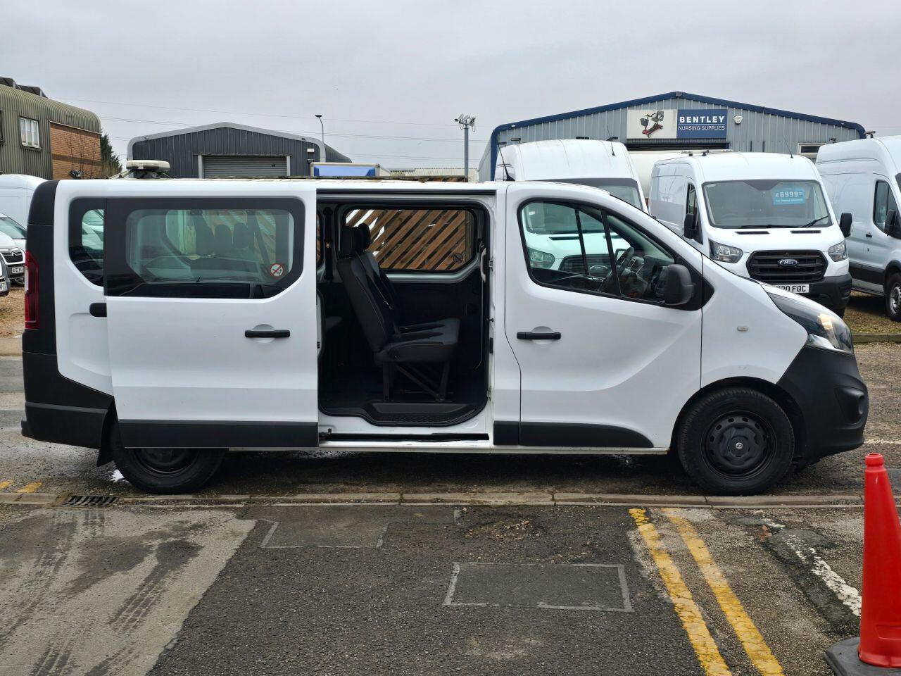 Used Vauxhall Vivaro 2017 for sale - 77456237: Photo 5