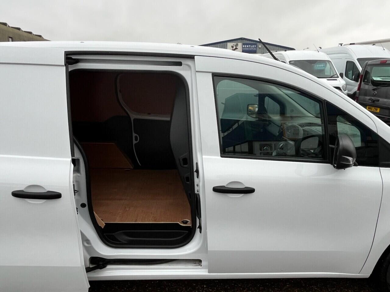 Used Renault Kangoo 2023 for sale - 77216119: Photo 12