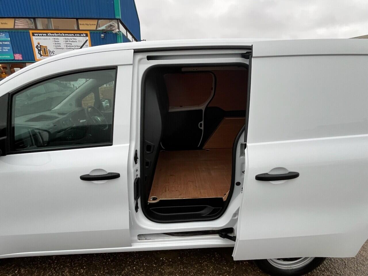 Used Renault Kangoo 2023 for sale - 77216119: Photo 6