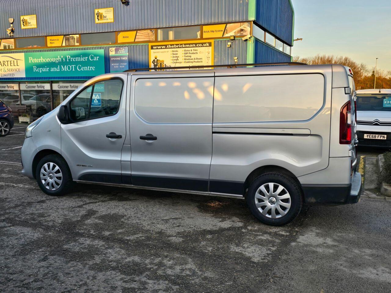 Used Renault Trafic 2015 for sale - 77081705: Photo 9