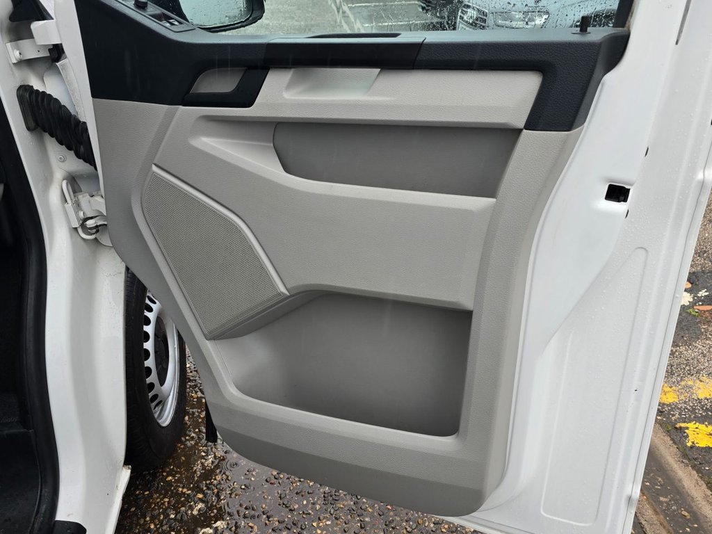 Used Volkswagen Transporter 2018 for sale - 76558727: Photo 14