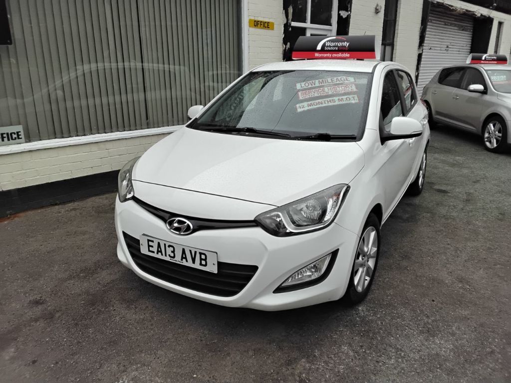 Used Hyundai i20 2013 for sale - 76144349: Photo 2