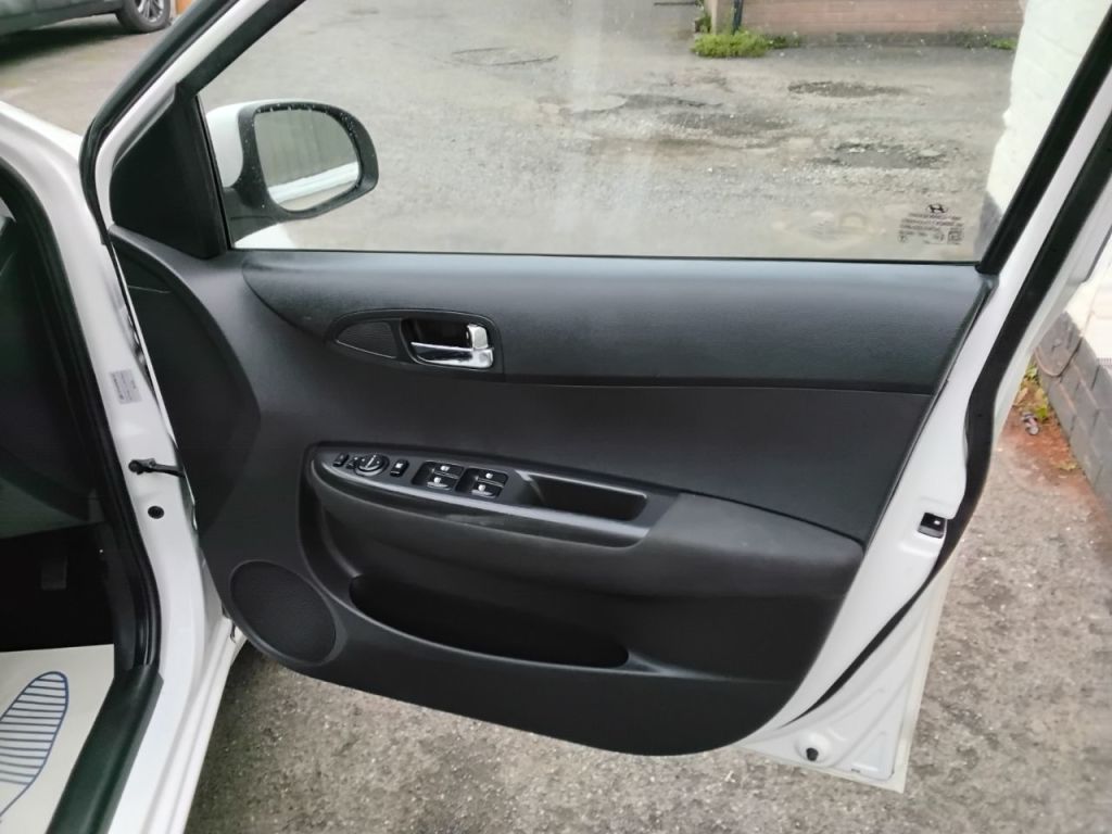 Used Hyundai i20 2013 for sale - 76144349: Photo 24