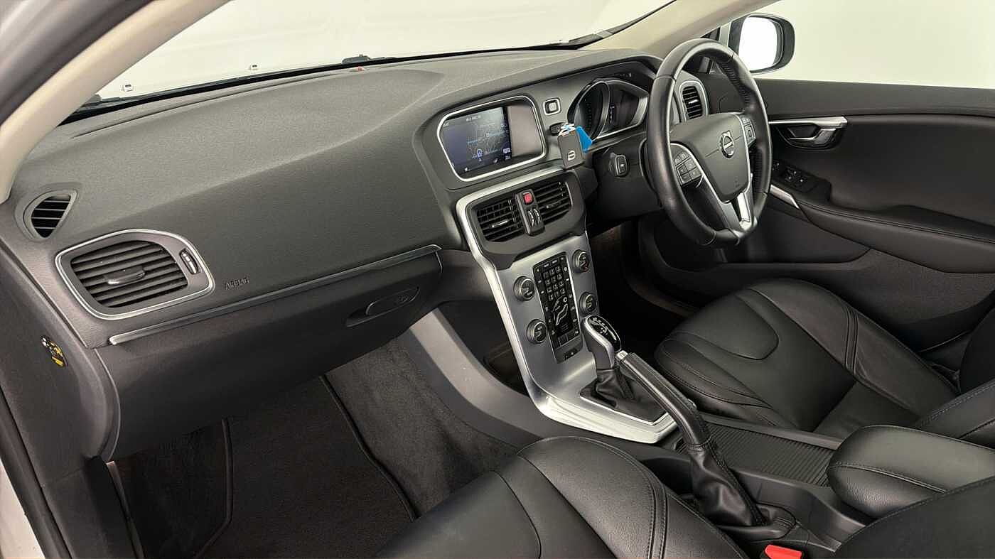 Used Volvo V40 2018 for sale - 77981161: Photo 10