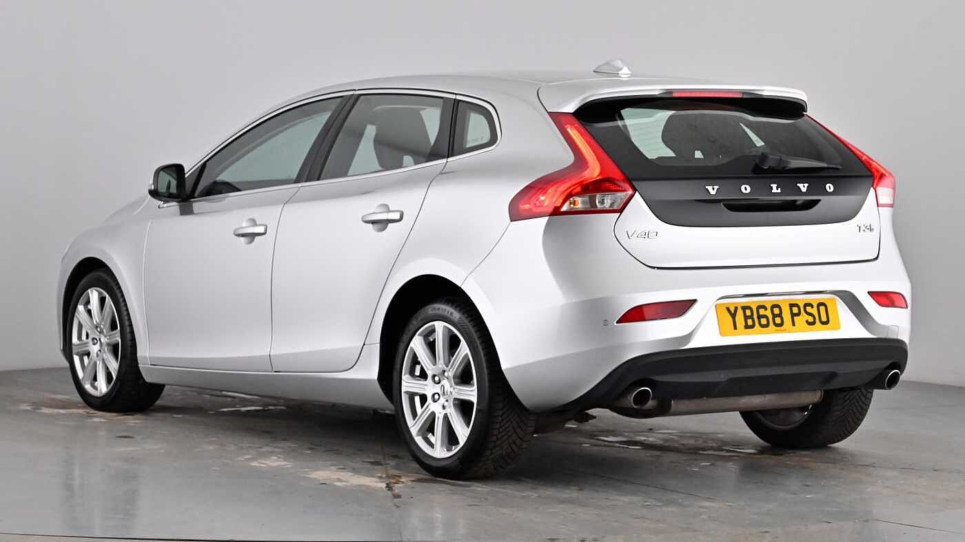 Used Volvo V40 2018 for sale - 77981161: Photo 2