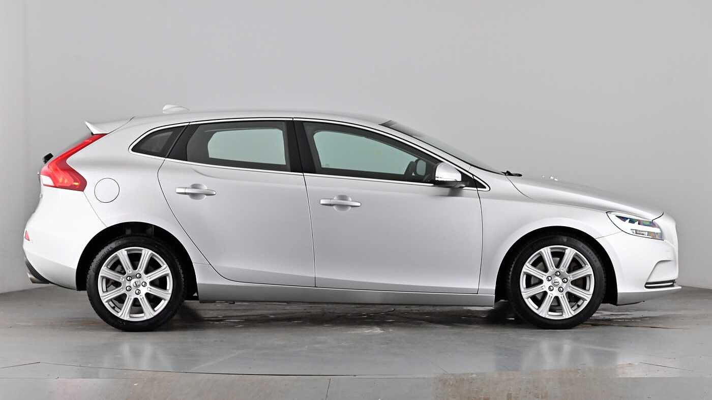 Used Volvo V40 2018 for sale - 77981161: Photo 3