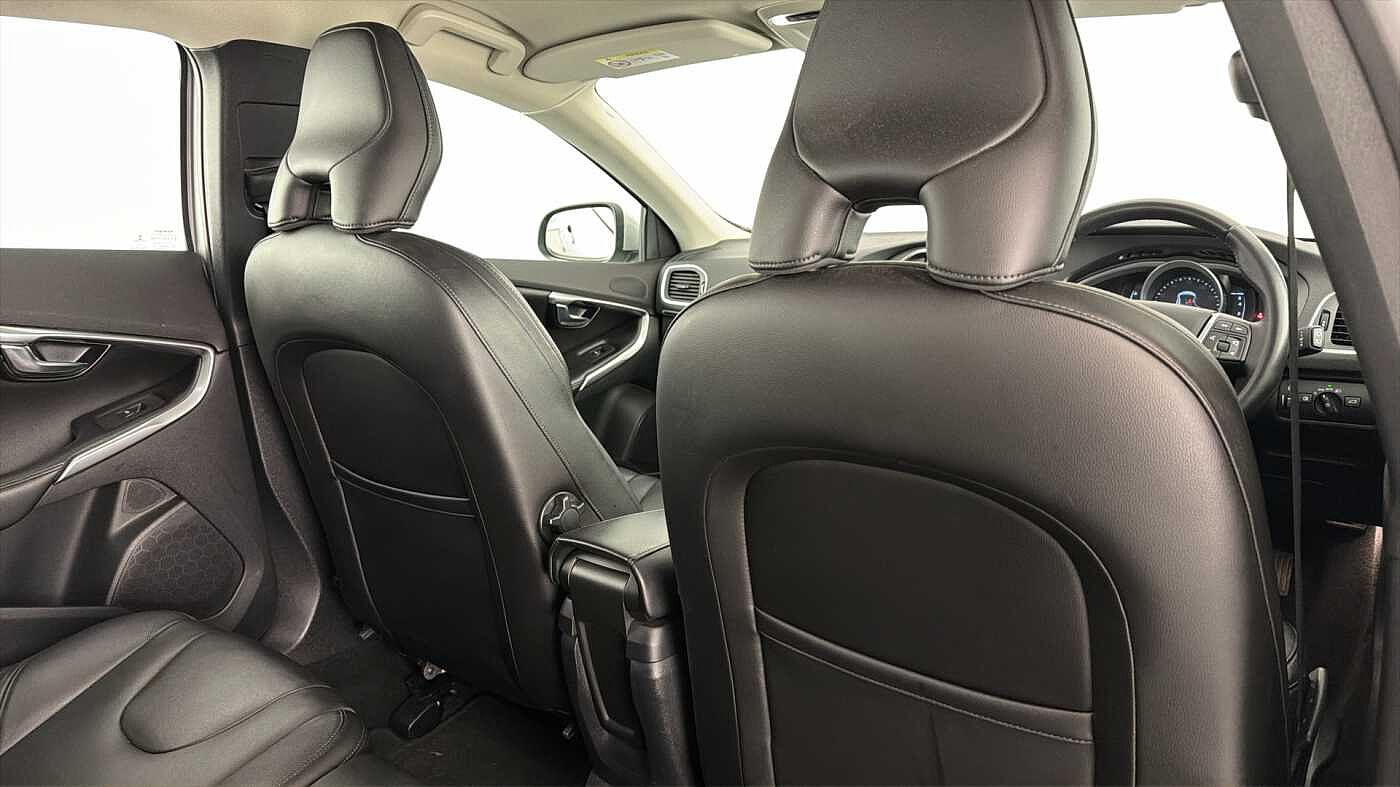 Used Volvo V40 2018 for sale - 77981161: Photo 32