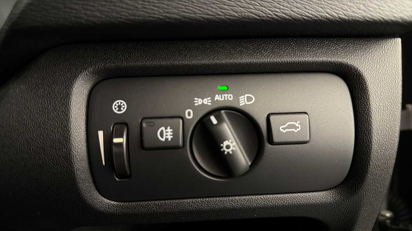 Used Volvo V40 2018 for sale - 77981161: Photo 35