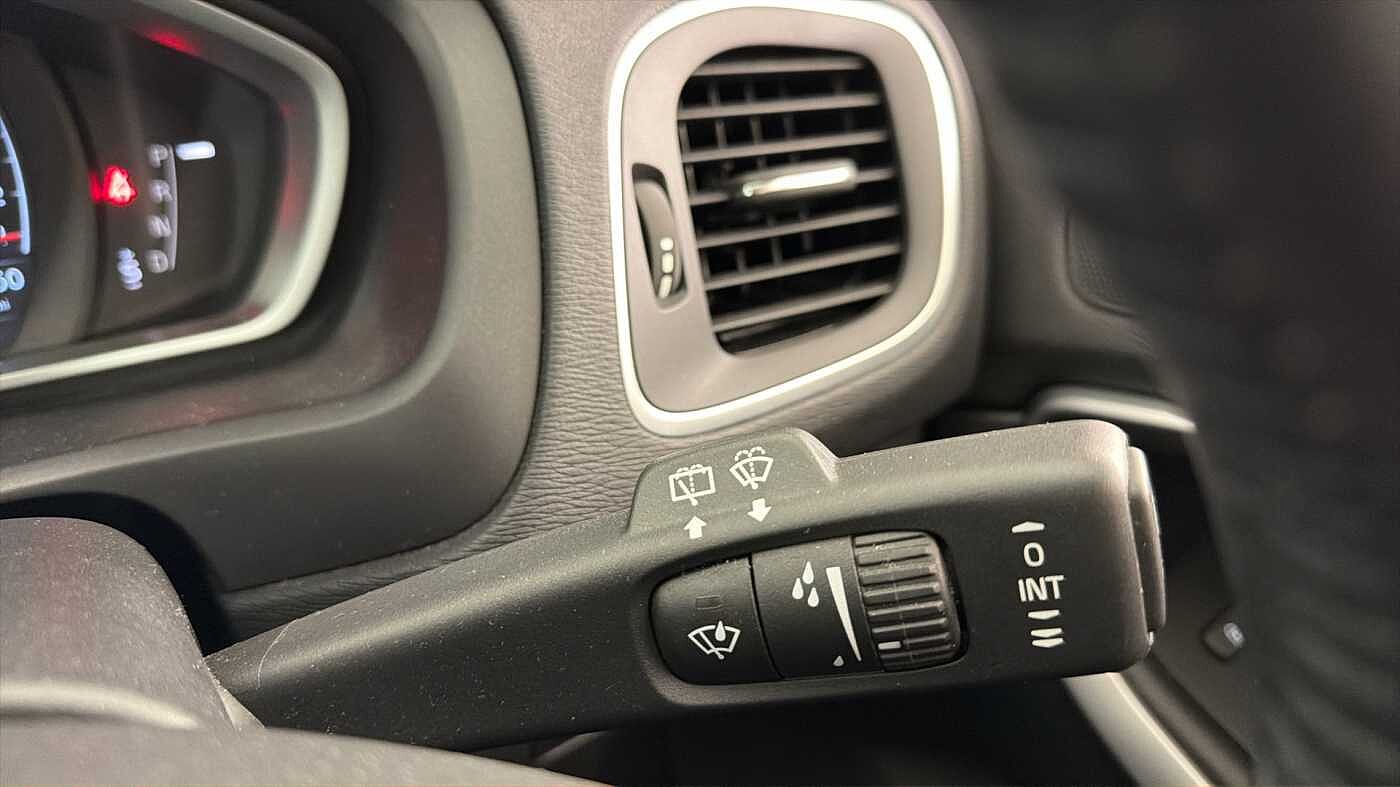 Used Volvo V40 2018 for sale - 77981161: Photo 36