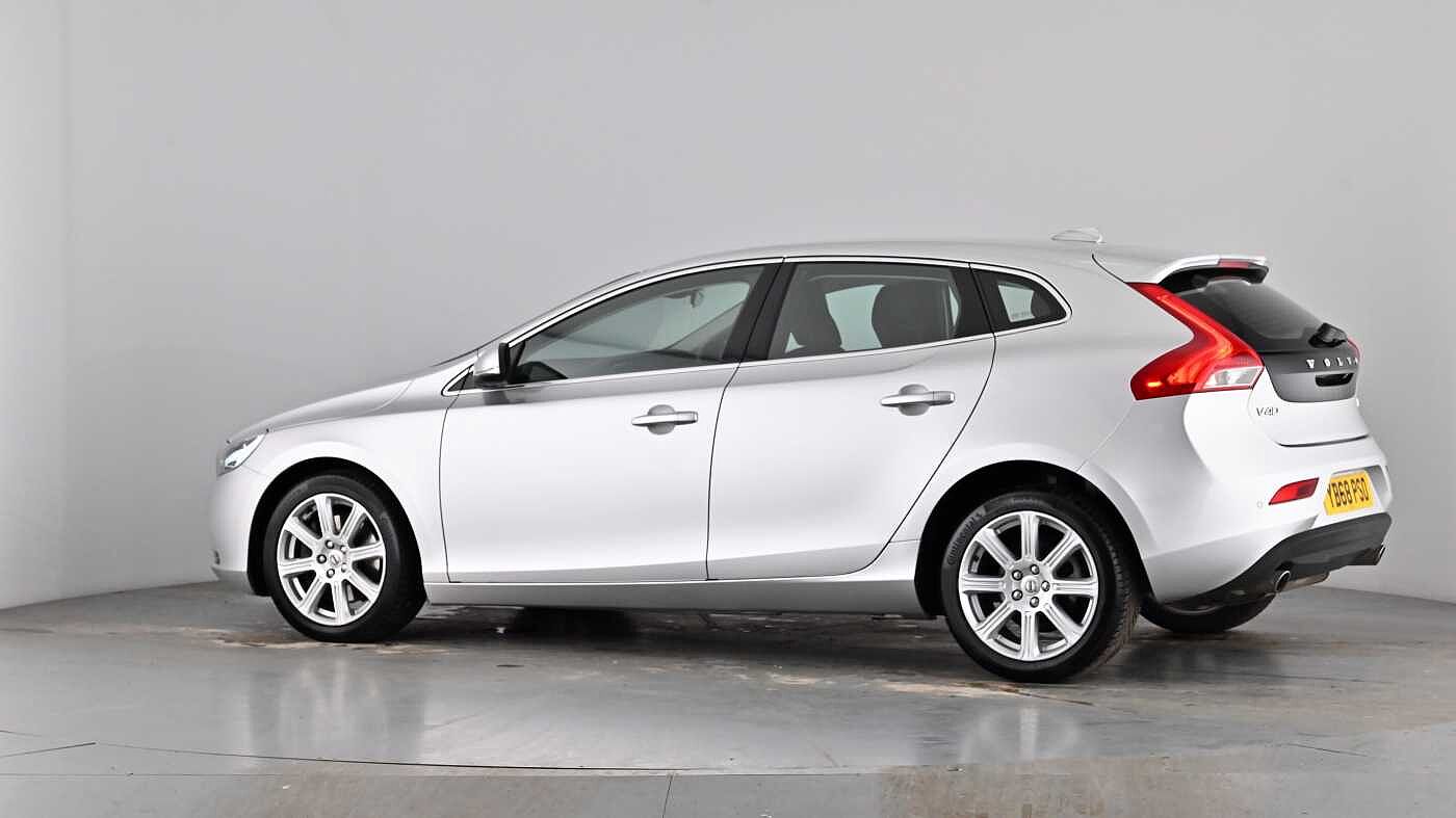 Used Volvo V40 2018 for sale - 77981161: Photo 57
