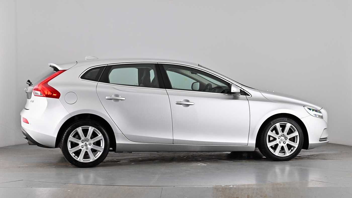 Used Volvo V40 2018 for sale - 77981161: Photo 71