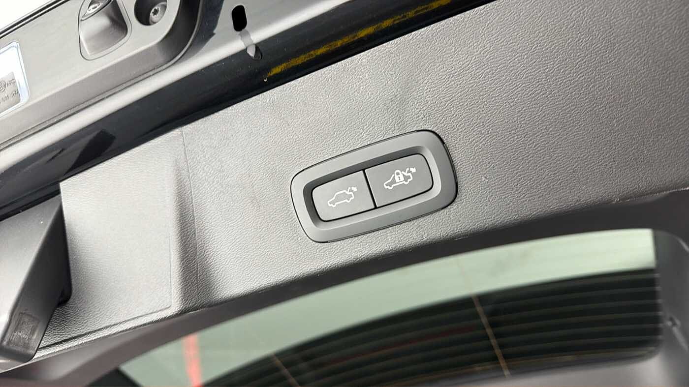 Used Volvo XC40 2023 for sale - 77461831: Photo 32