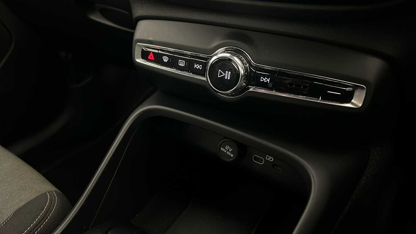 Used Volvo XC40 2022 for sale - 76640209: Photo 43